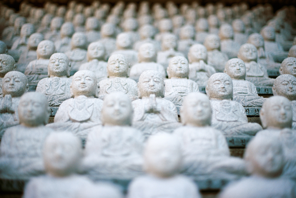 multi-buddha-statues-unsplash-1000wide
